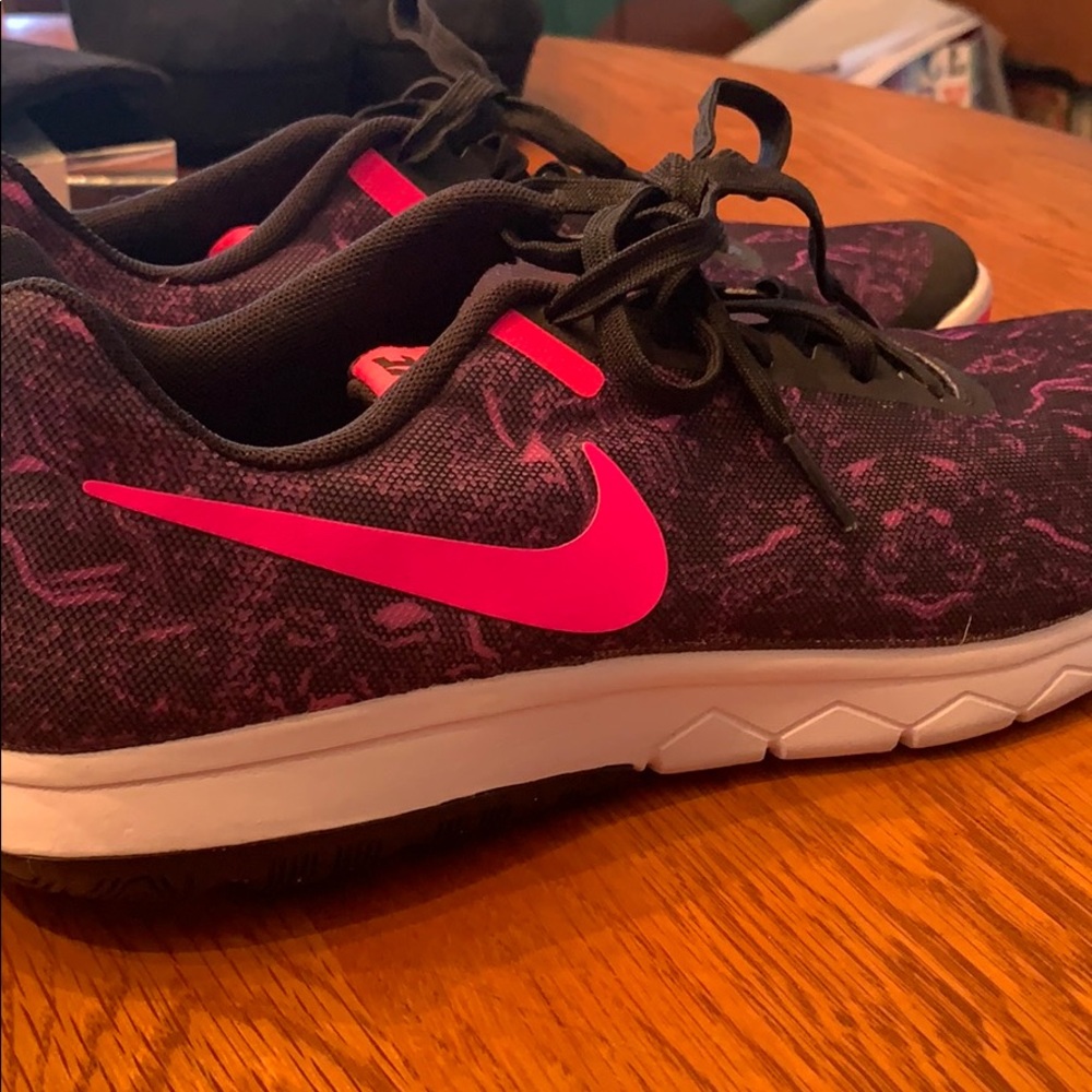 Nike flex sneakers